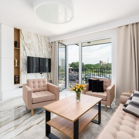Esencja Apartments With Free Parking Garbary 104 By Noclegi Renters Poznań Extérieur photo